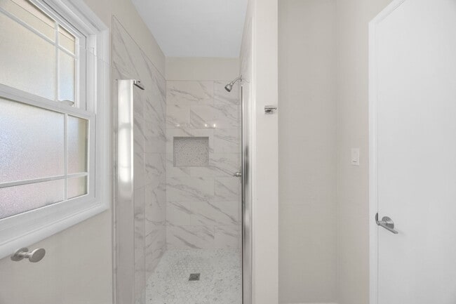 Building Photo - 3 Bedroom and 2 Bathroom Home – Close to C...