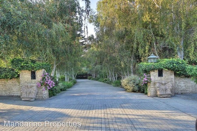 Building Photo - 4395 Via Esperanza