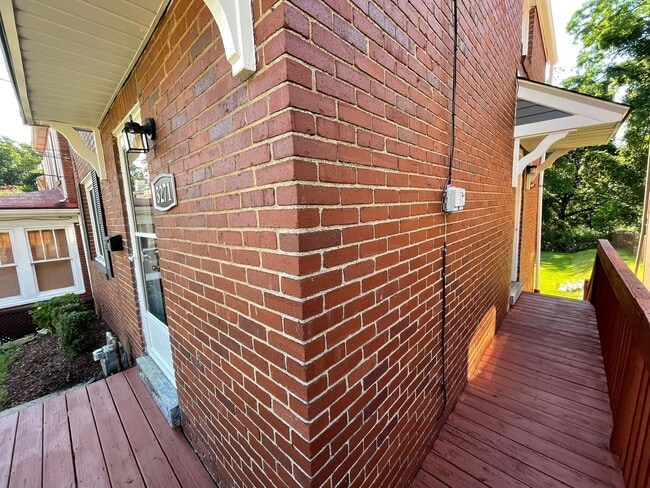 Building Photo - Comfortable 3-Bedroom Home with Private Backyard in Pittsburgh!