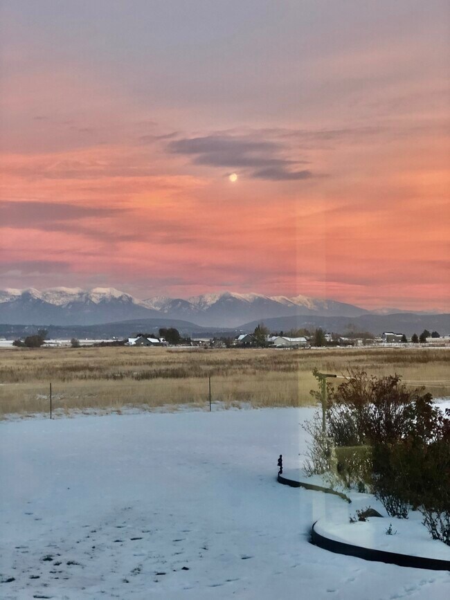 Building Photo - 391 N Somers Rd