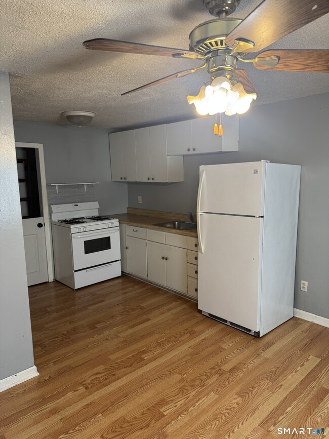 Building Photo - 131 W Main St