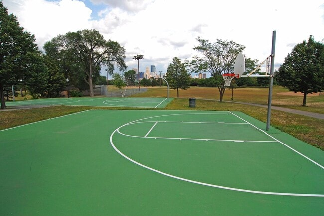 Building Photo - 238 N Irving Ave