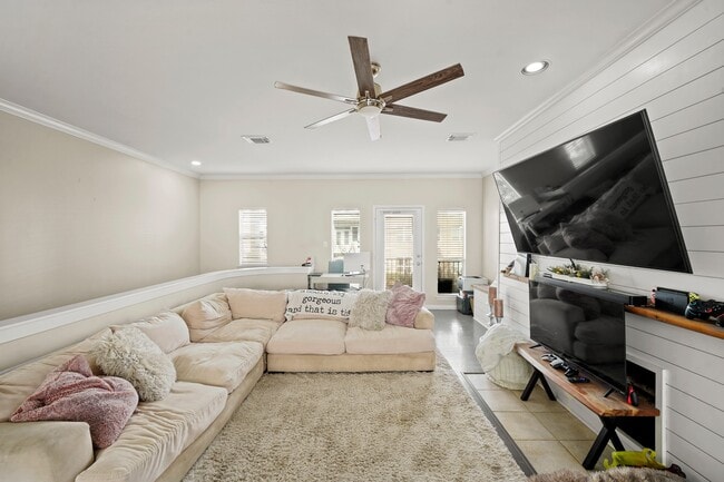 Building Photo - 2605 W Dallas St