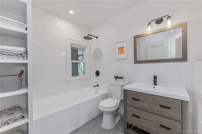 Building Photo - 12 Risley Pl