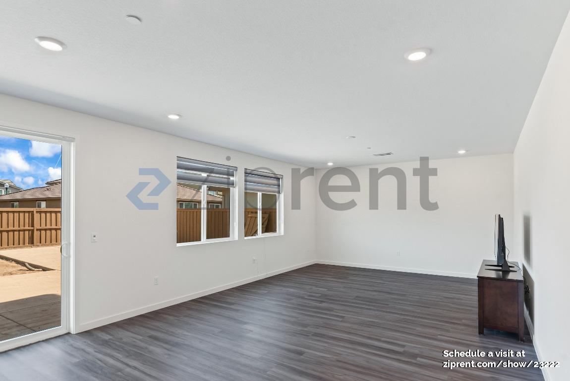 Building Photo - Unit