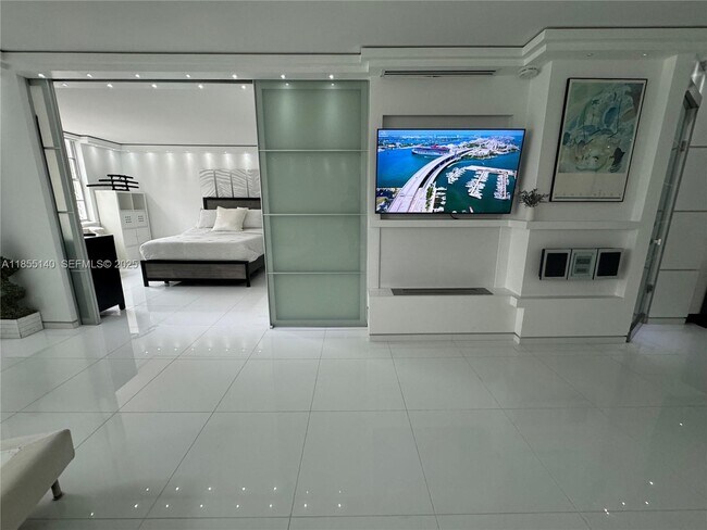 Building Photo - 6770 Indian Creek Dr