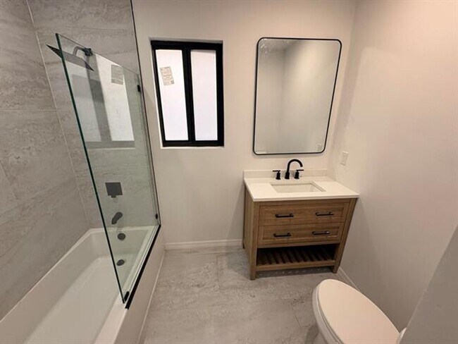 Building Photo - 1721 SW 12th St