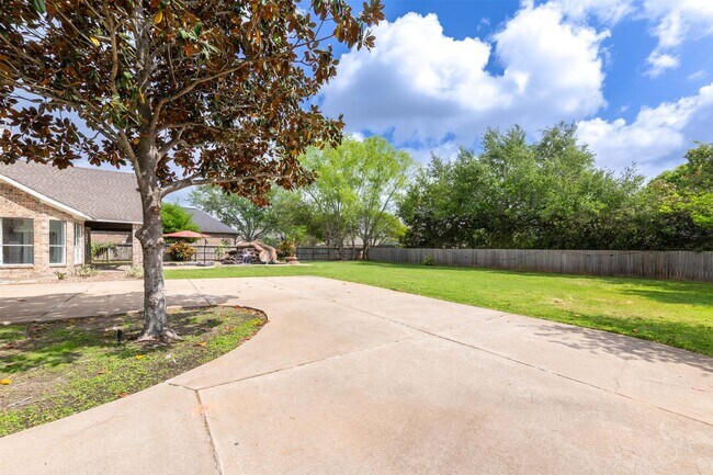 Building Photo - 5534 Weston Dr