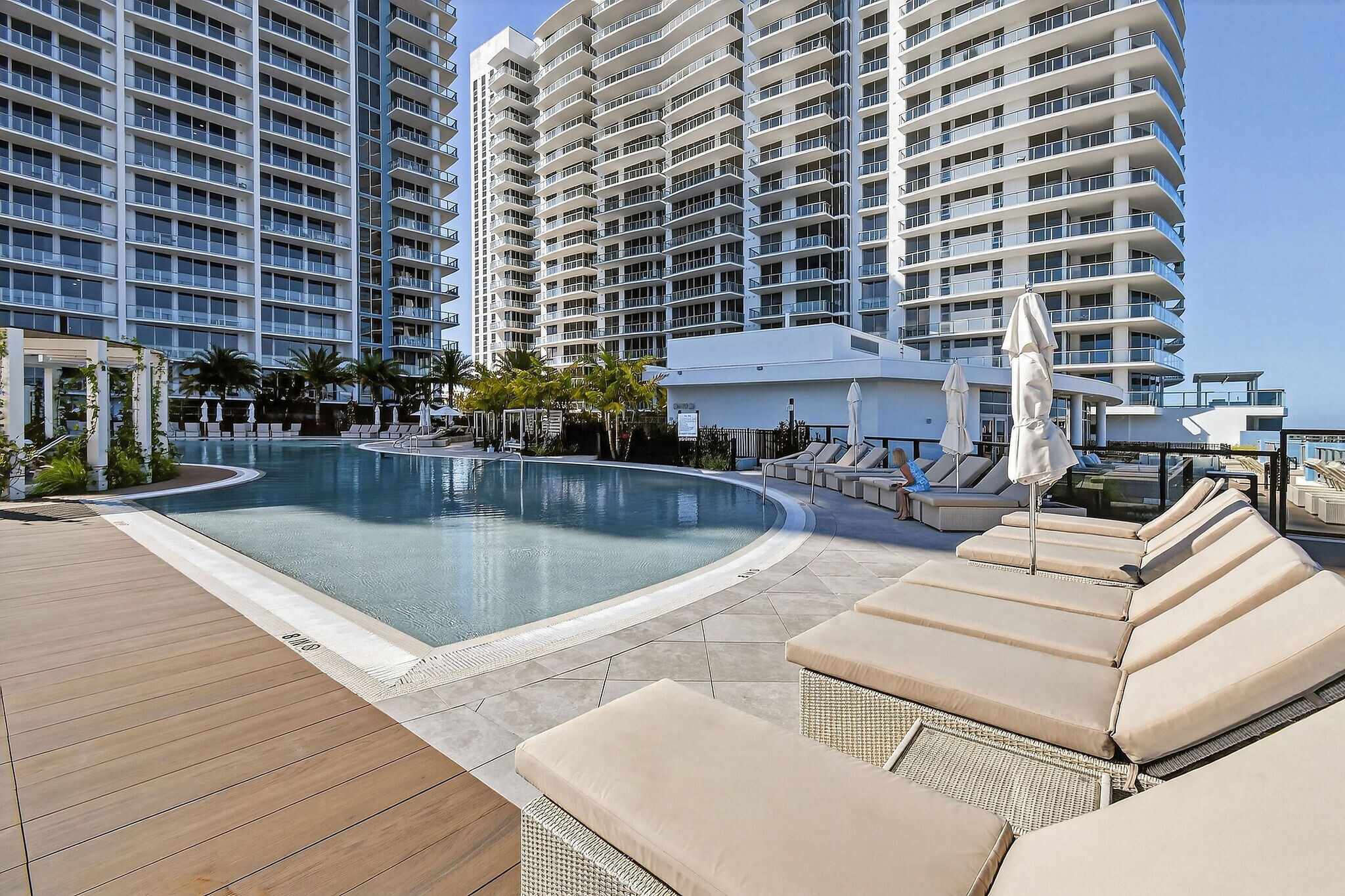 Lower Pool - 220 Lake Shore Dr