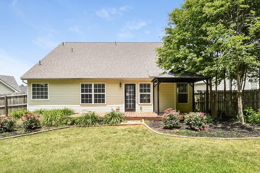 Building Photo - 709 Williamsburg Ct