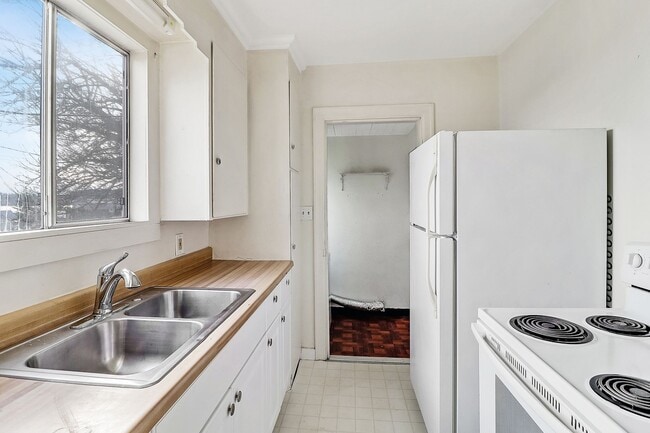 Building Photo - 2 Bed 1 Bath - Harbor Views - Pet Friendly - NAS Whidbey
