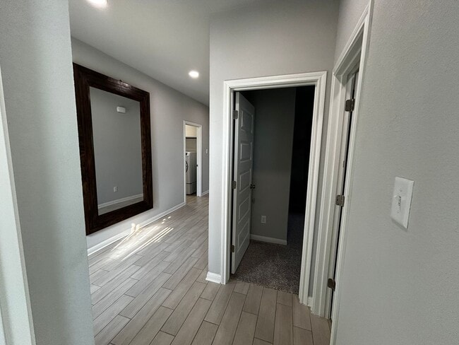 Building Photo - 3BR/2BA single-family home with fenced yard and attached garage in Jarrell, TX.