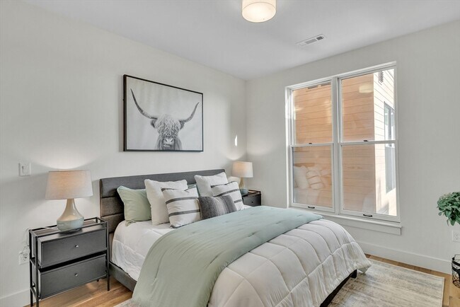 Building Photo - 566 Columbus Ave