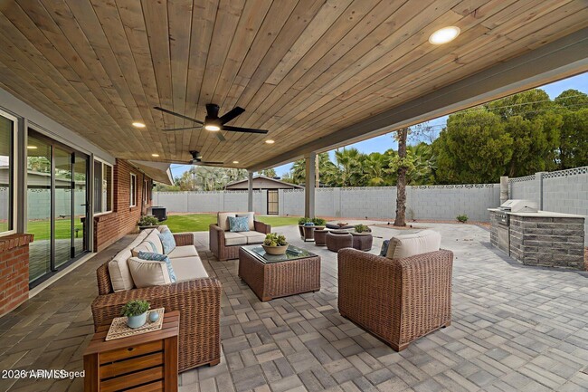 Building Photo - 1216 W Rovey Ave