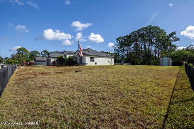 Building Photo - 1126 Ruby St SE