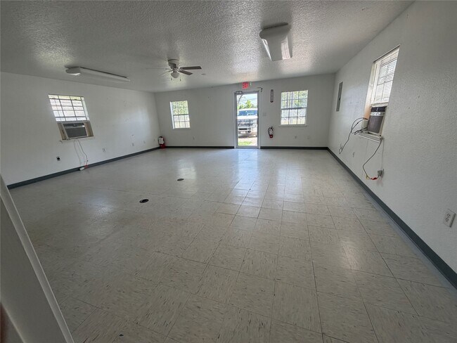 Building Photo - 516 Battlebell Rd