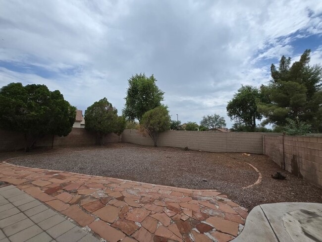 Building Photo - 844 S Roca Ct