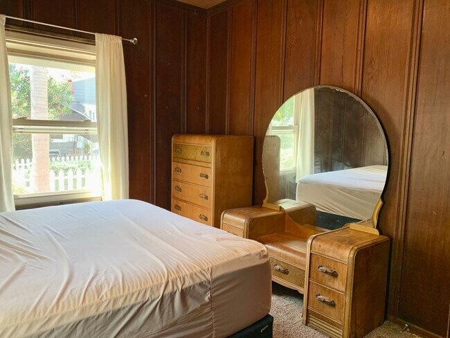 Building Photo - MISSION BEACH COTTAGE 2BD/1BA - FULLY FURNISHED - Available September 8, 2026 - 6/25/27