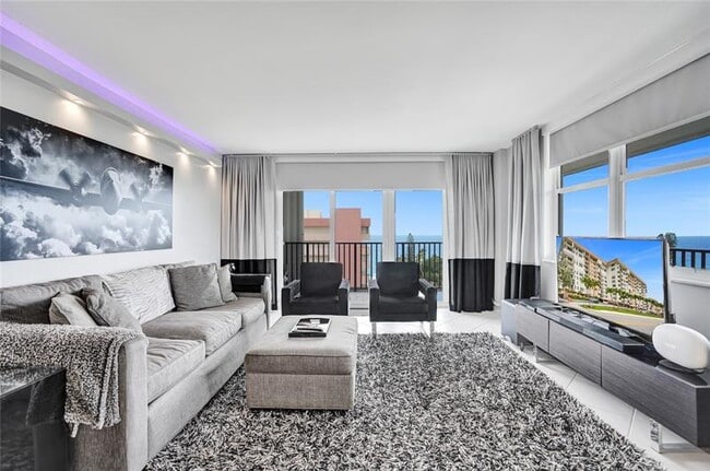 Building Photo - 1150 Hillsboro Mile