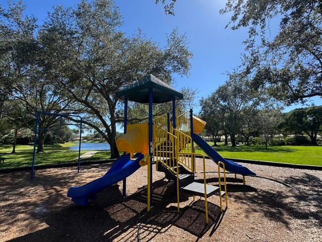 Building Photo - 2109 Tarpon Lake Way