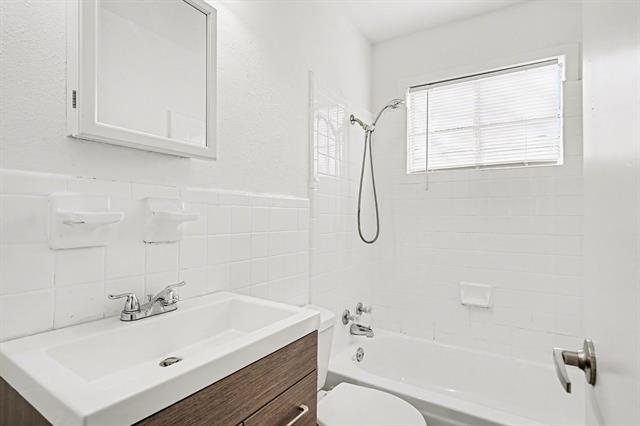 Building Photo - 2209 Barbell Ln