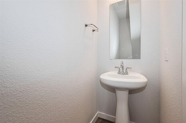 Building Photo - 307 Roselle Leaf Dr