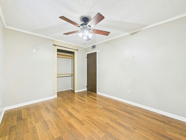 Building Photo - 102 Thompson Loop