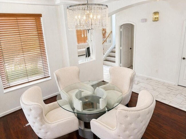 Building Photo - 8611 S 45th Glen