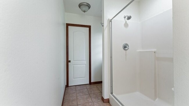Building Photo - 1135 N Vista Pl