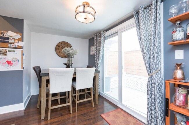 Building Photo - 2658 Edgemont St