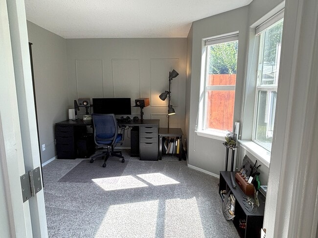 Building Photo - 13065 SW Seca Ct