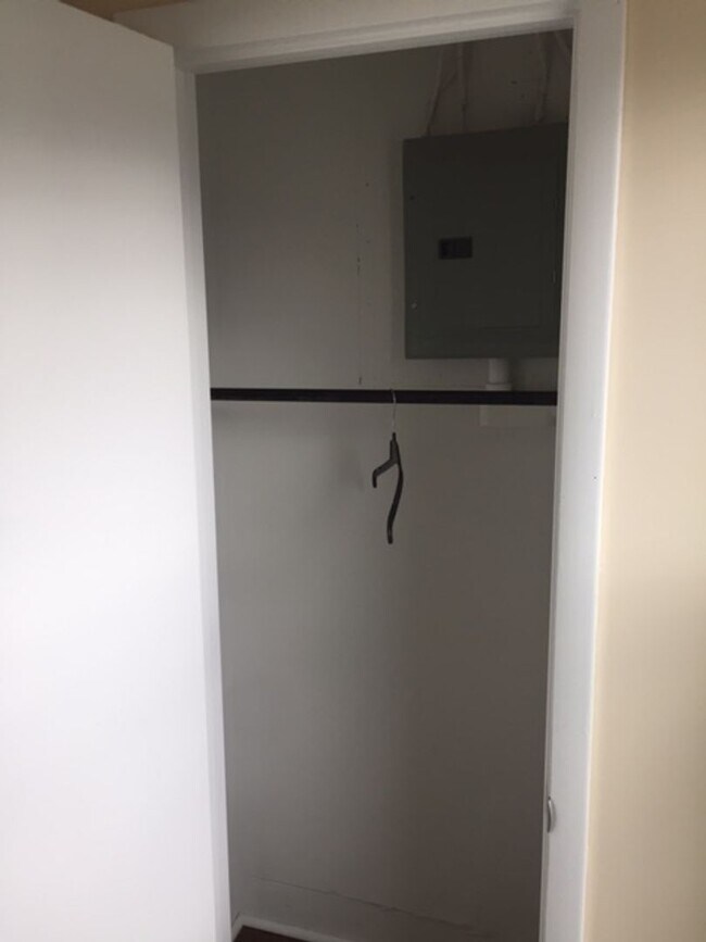 Building Photo - 209 S Main St