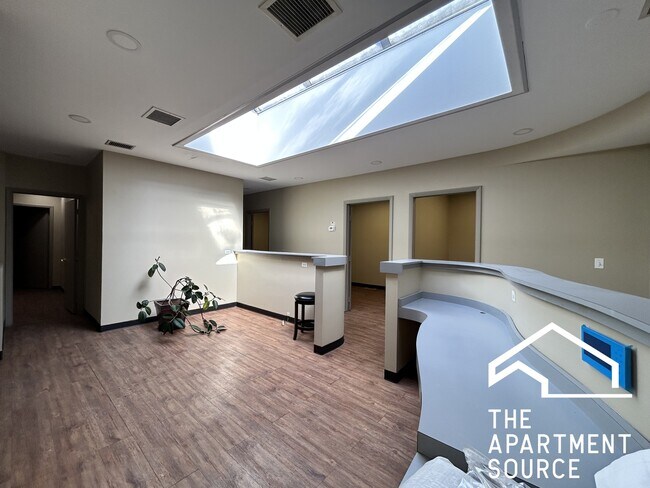 Building Photo - 4956 W Irving Park Rd