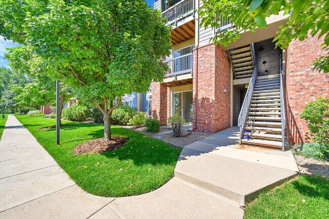 Building Photo - $1,595.00 - $500 OFF First Month Rent -  2 Bedrooms, 1 Bathroom, Condo in Longmont with Washer an...