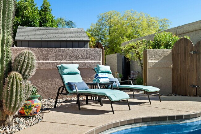 Building Photo - 9972 E Del Monte Ave