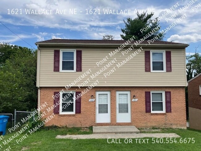 Primary Photo - 2 bed 1 Bath Newly Renovated Duplex with C...