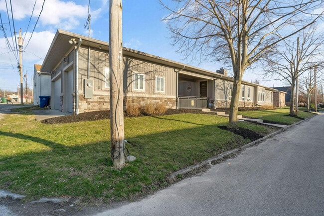 Building Photo - 484 E Kossuth St