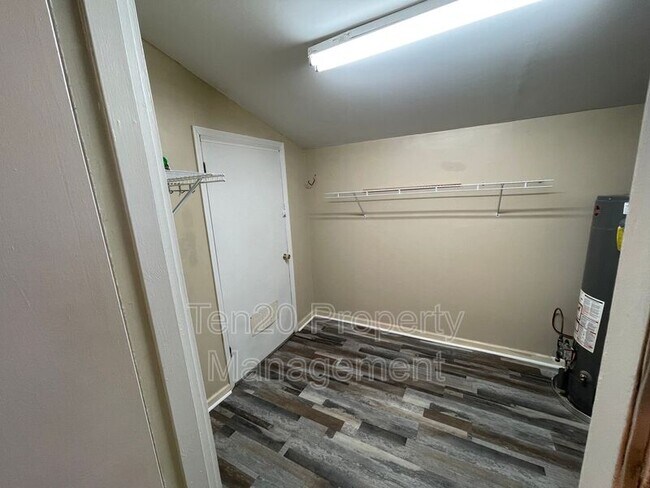 Building Photo - 4204 Wilbur Dr