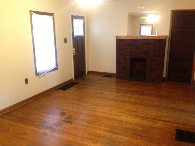 Building Photo - 377 Gilmore St
