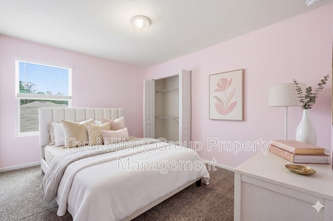 Building Photo - 7814 Meadow Walk Ln