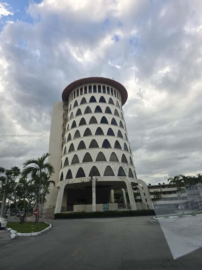 Building Photo - 1710 NE 191st St