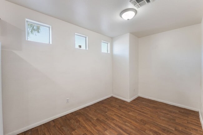 Building Photo - Cozy 3-Bedroom with Spacious Backyard!