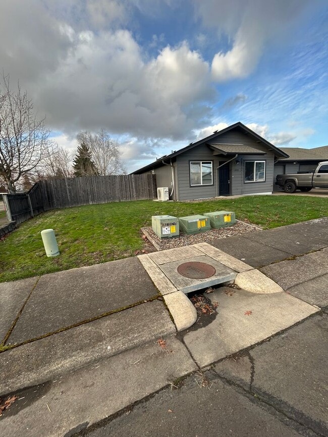 Building Photo - Beautifully Remodeled 2 Bedroom 1 Bath Duplex w/ Large Yard!! Pets are welcome! Electric car char...