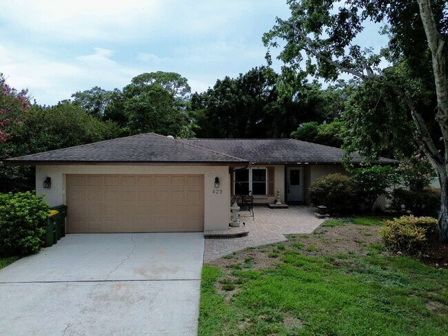 Building Photo - 423 Whispering Oaks Ct