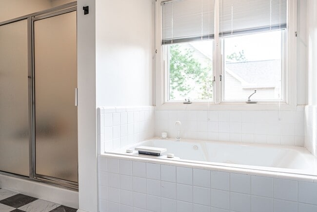 Building Photo - 11 Greenville Ln