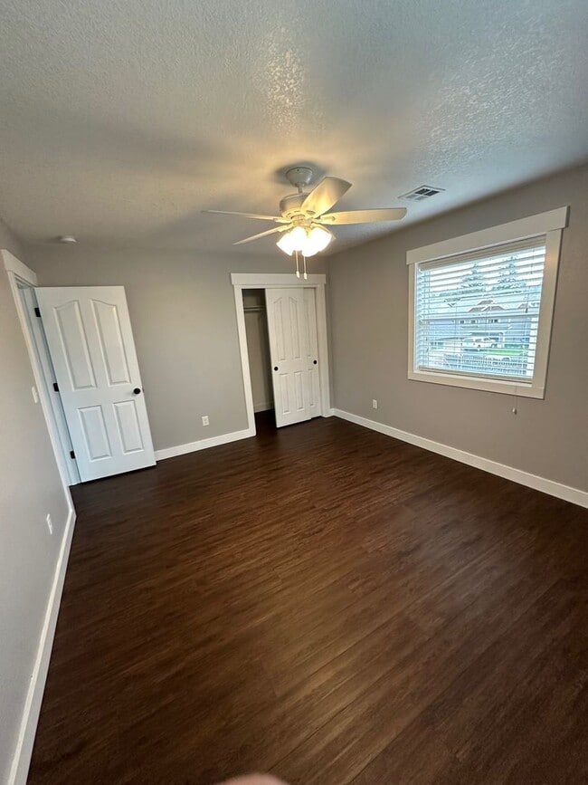 Building Photo - 4 Bedroom House Available in Hammond!