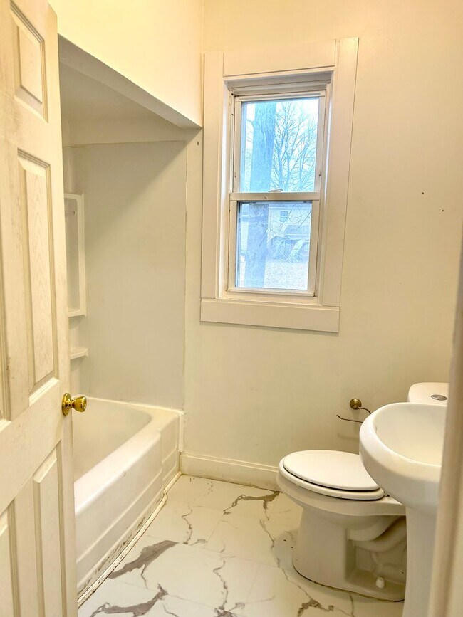 Building Photo - 155 Glenwood Ave