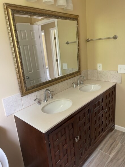 Building Photo - 3316 Cocoa Dr