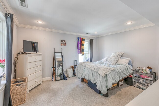 Building Photo - 1715 Wallace St