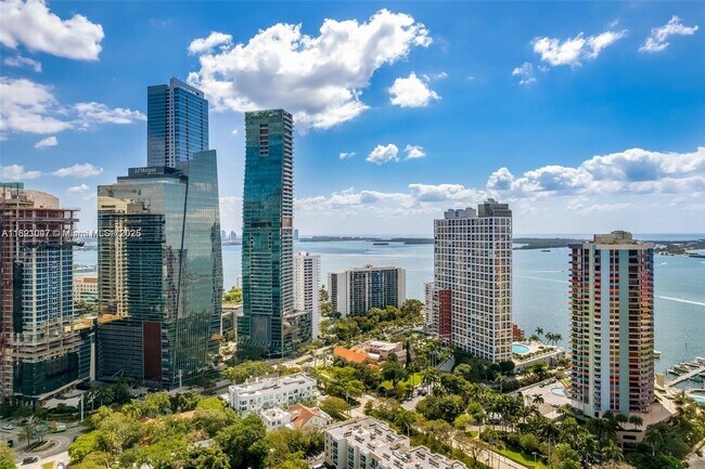 Building Photo - 1581 Brickell Ave
